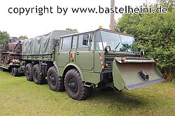 Tatra 813 8x8 mit Räumschild