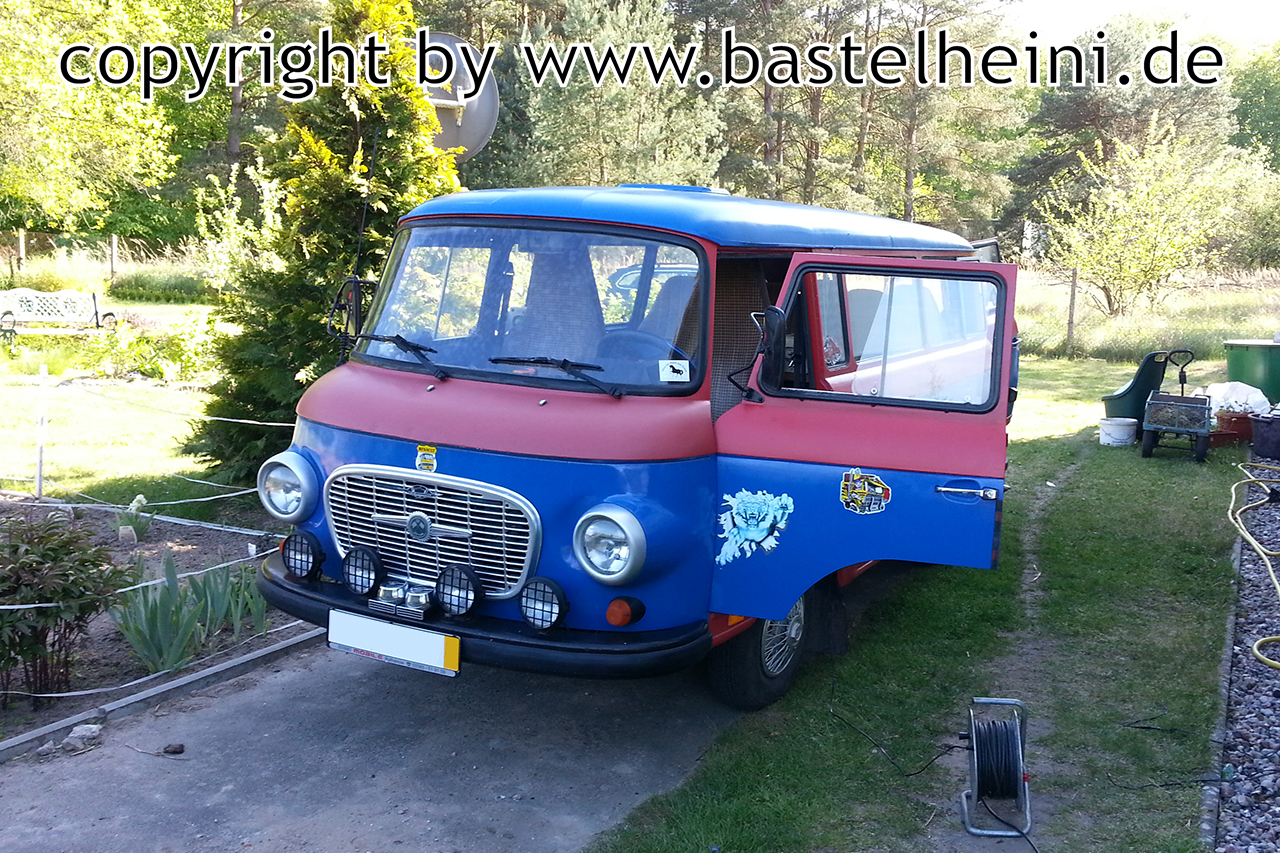 Barkas im Kaufzustand ohne Dachträger mit tausend Lampen und Michelin-Männchen