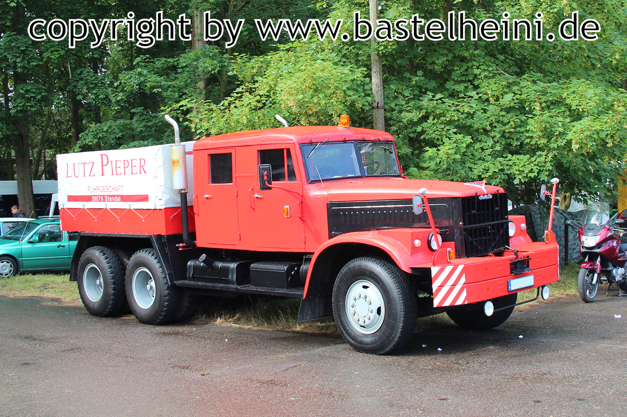 KrAZ 256 Zugmaschine KrAZ 256 Zugmaschine